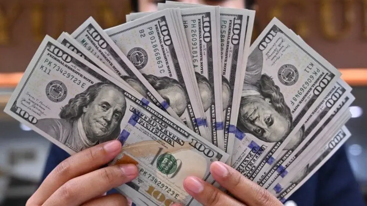 سعر الدولار يتراجع أمام الجنيه المصري اليوم الجمعة 12 ديسمبر 2025 وسط تغيرات في الأسواق